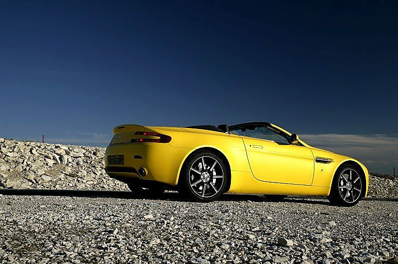 阿斯顿-马丁V8 Vantage外观图片