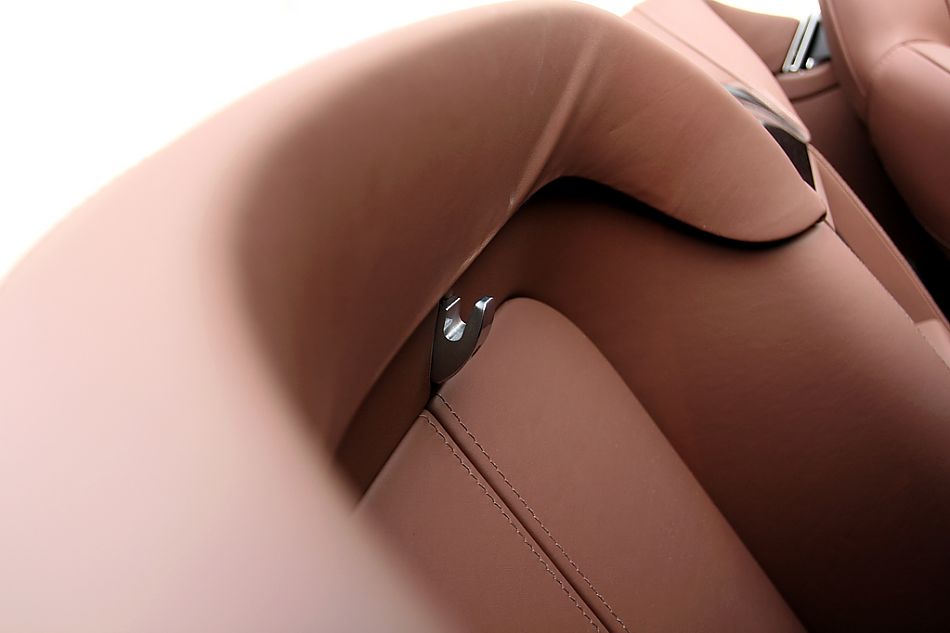 V8 Vantage Roadster内饰图片