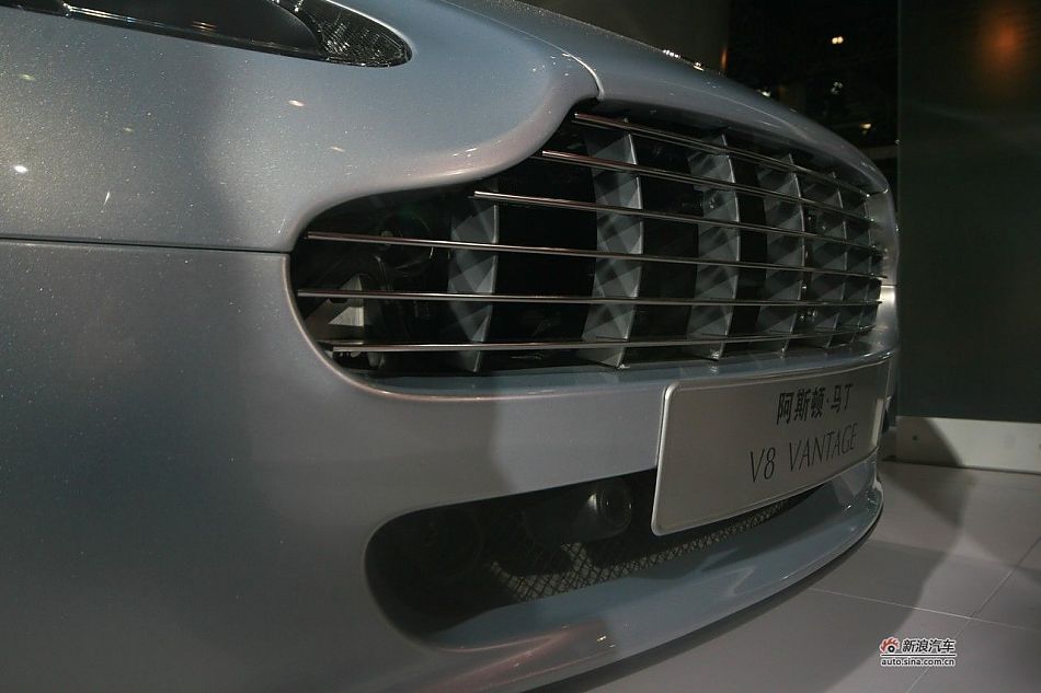 阿斯顿-马丁V8 Vantage