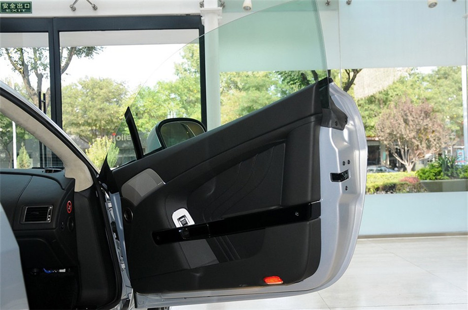 阿斯顿·马丁 2012款 4.7L AT S Coupe 座椅空间