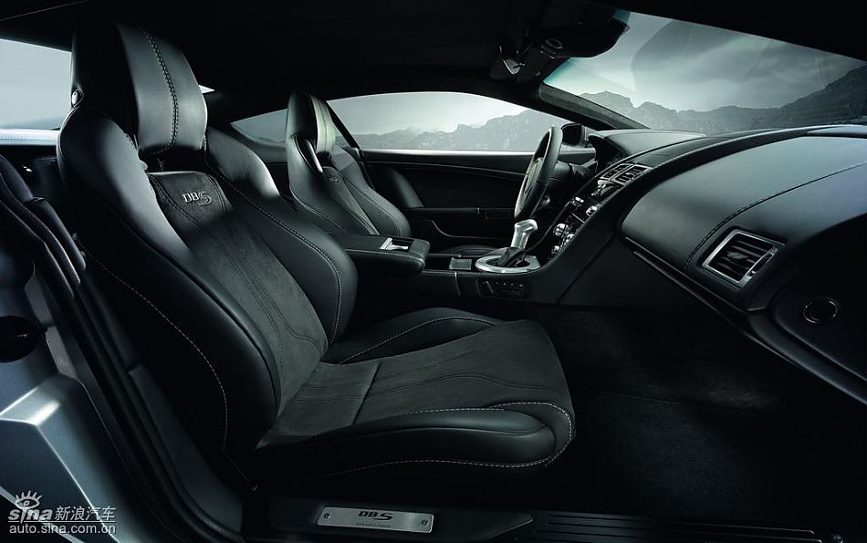 阿斯顿马丁到店