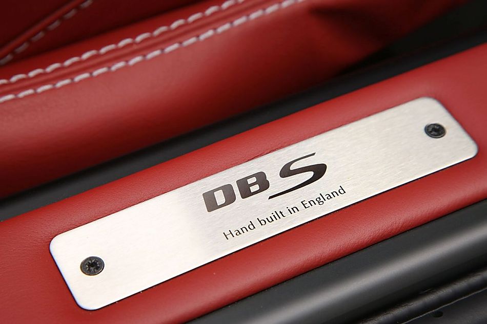 DBS Volante敞篷跑车外观图片