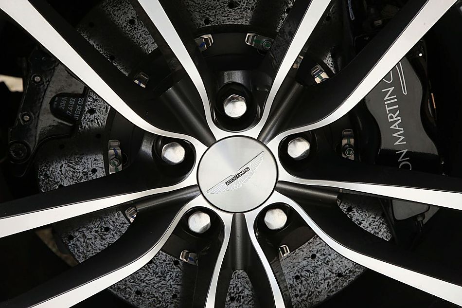 DBS Volante敞篷跑车外观图片