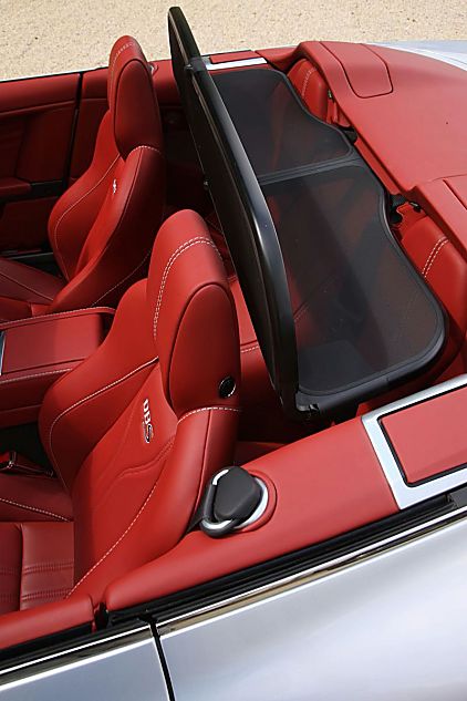 DBS Volante敞篷跑车外观图片