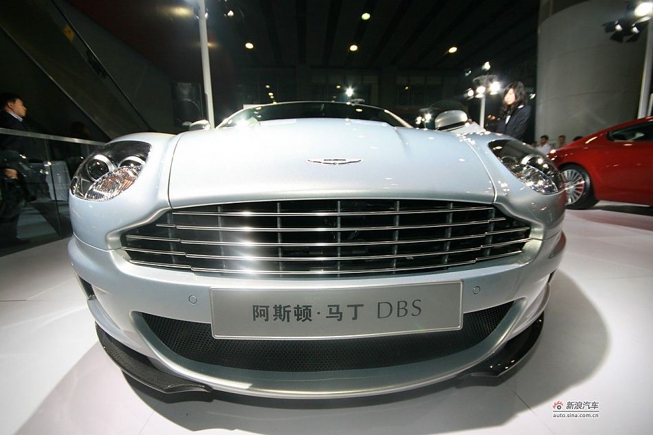 阿斯顿-马丁DBS
