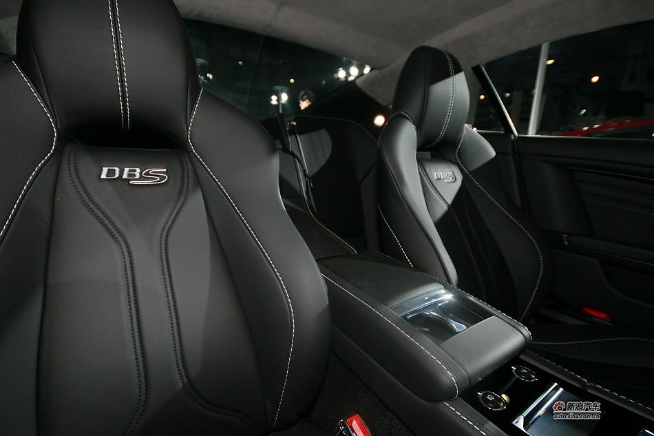 阿斯顿-马丁DBS