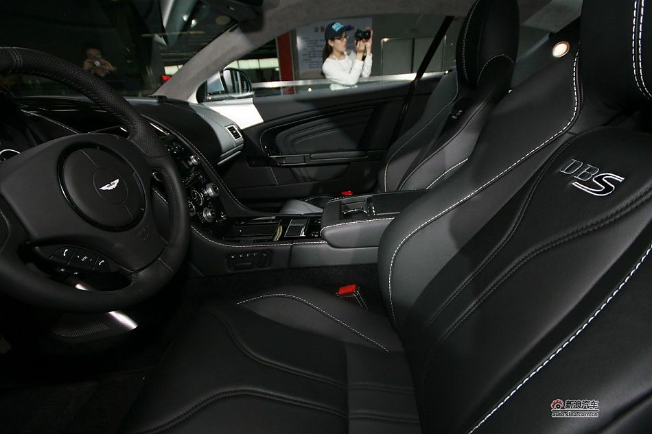 阿斯顿-马丁DBS