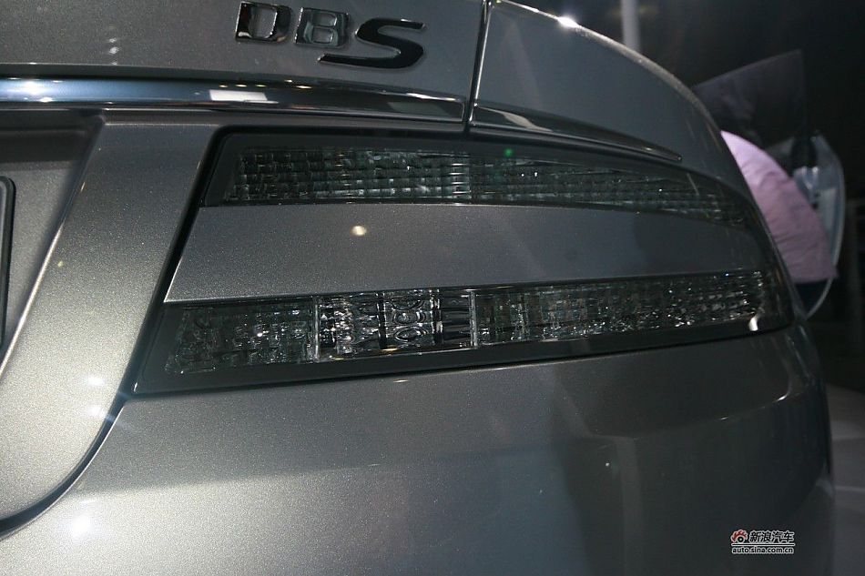 阿斯顿-马丁DBS