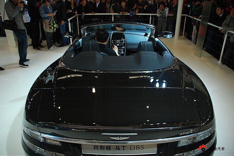 阿斯顿马丁DBS
