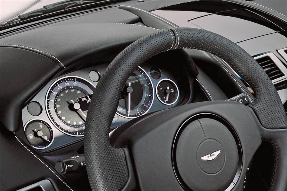 阿斯顿马丁DBS 2010款 Carbon Black 内饰