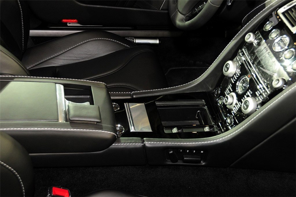 阿斯顿马丁DBS 2010款 Carbon Black 内饰
