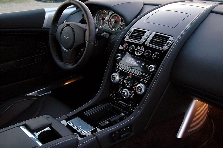 阿斯顿马丁DBS 2010款 Carbon Black 内饰