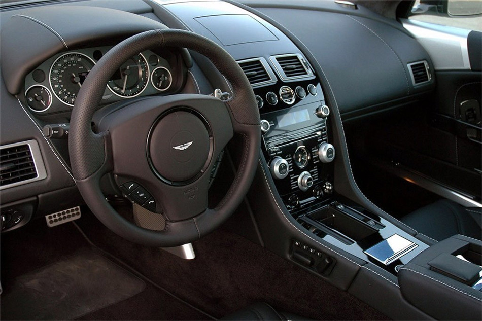 阿斯顿马丁DBS 2010款 Carbon Black 内饰