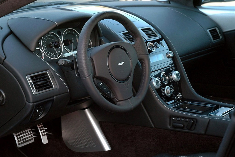 阿斯顿马丁DBS 2010款 Carbon Black 内饰