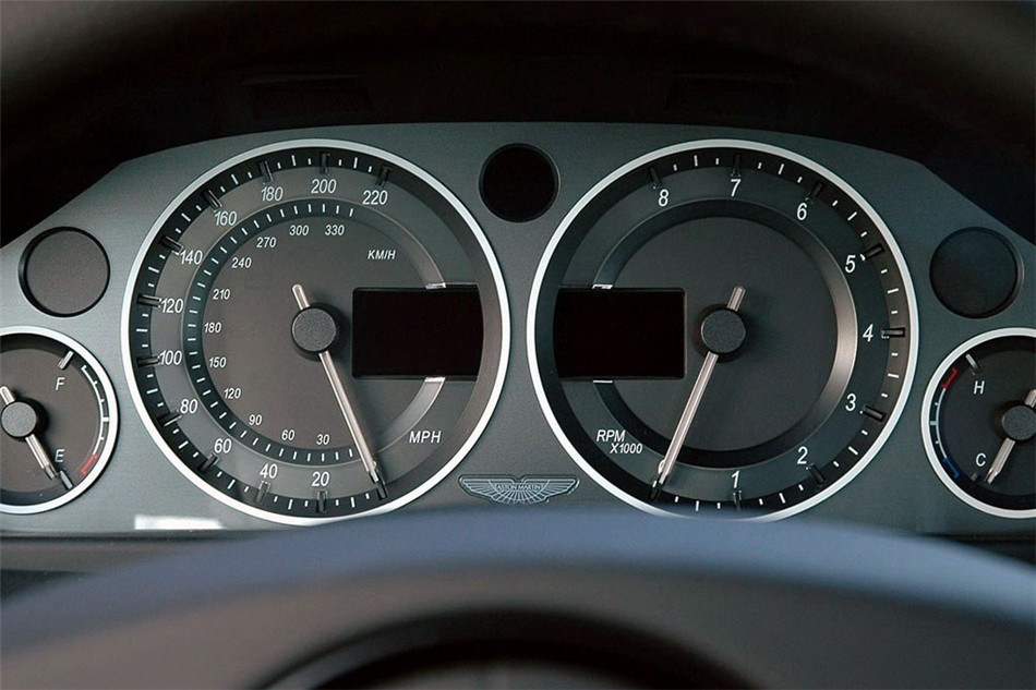 阿斯顿马丁DBS 2010款 Carbon Black 内饰