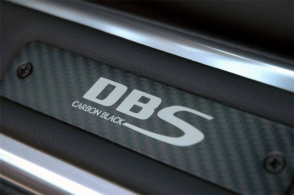 阿斯顿马丁DBS 2010款 Carbon Black 座椅空间
