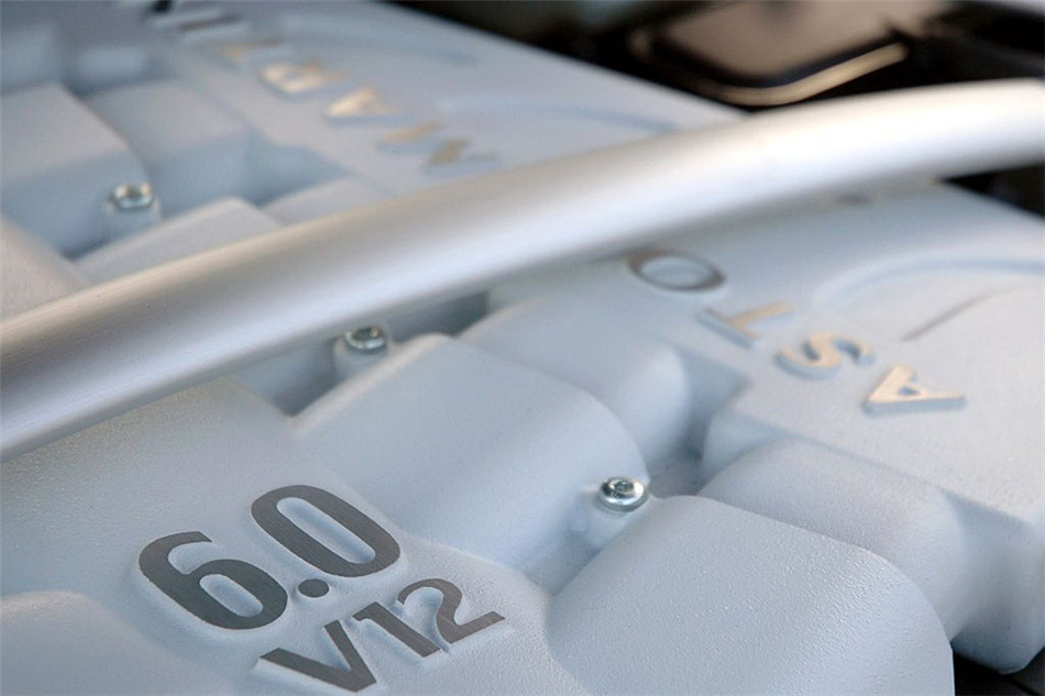 阿斯顿马丁DBS 2010款 Carbon Black 引擎底盘