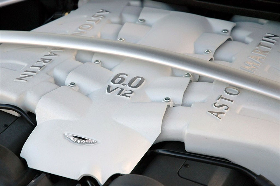 阿斯顿马丁DBS 2010款 Carbon Black 引擎底盘