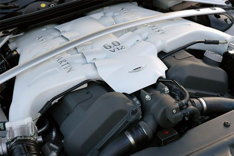 阿斯顿马丁DBS 2010款 Carbon Black 引擎底盘