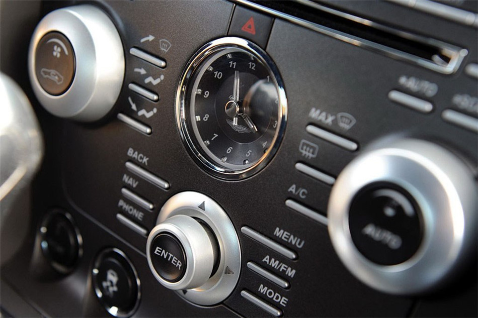 V12 Vantage 2012款 6.0L MT Roadster内饰