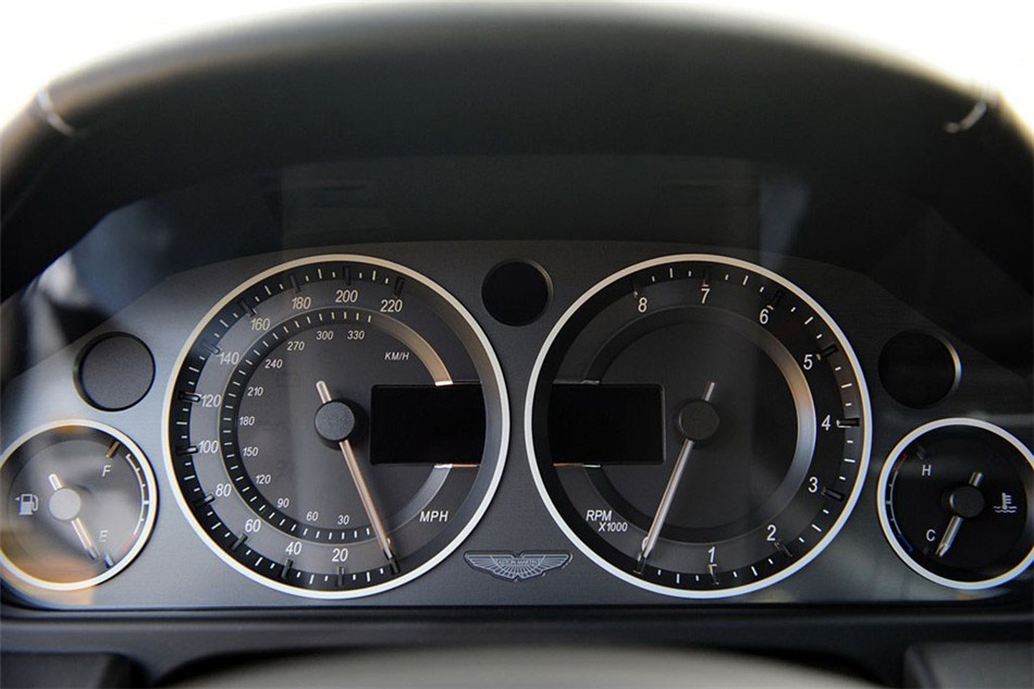 V12 Vantage 2012款 6.0L MT Roadster内饰