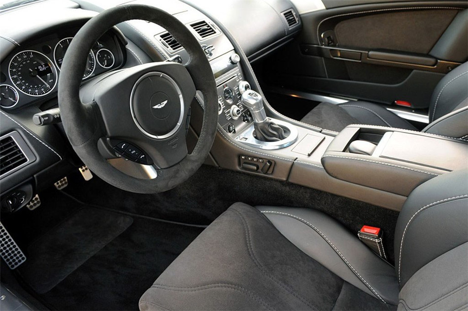 V12 Vantage 2012款 6.0L MT Roadster内饰
