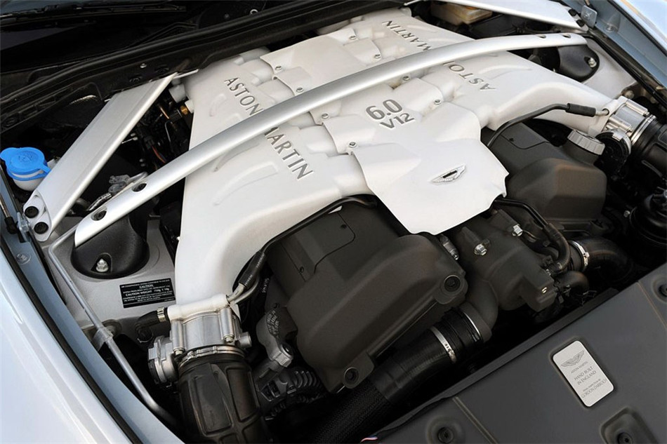 V12 Vantage 2012款 6.0L MT Roadster引擎底盘