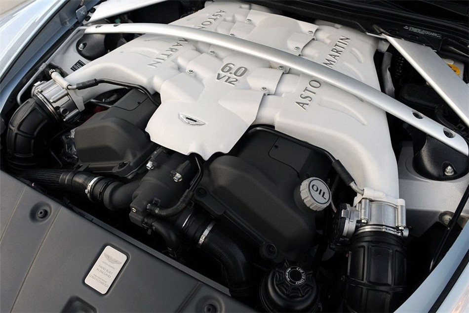 V12 Vantage 2012款 6.0L MT Roadster引擎底盘