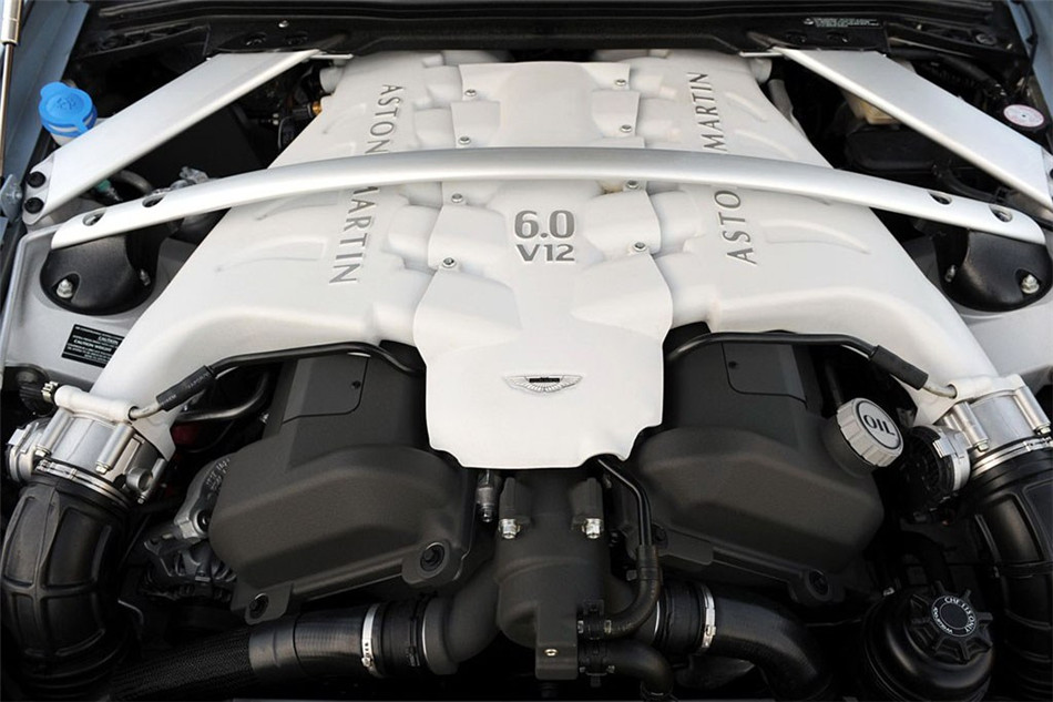 V12 Vantage 2012款 6.0L MT Roadster引擎底盘