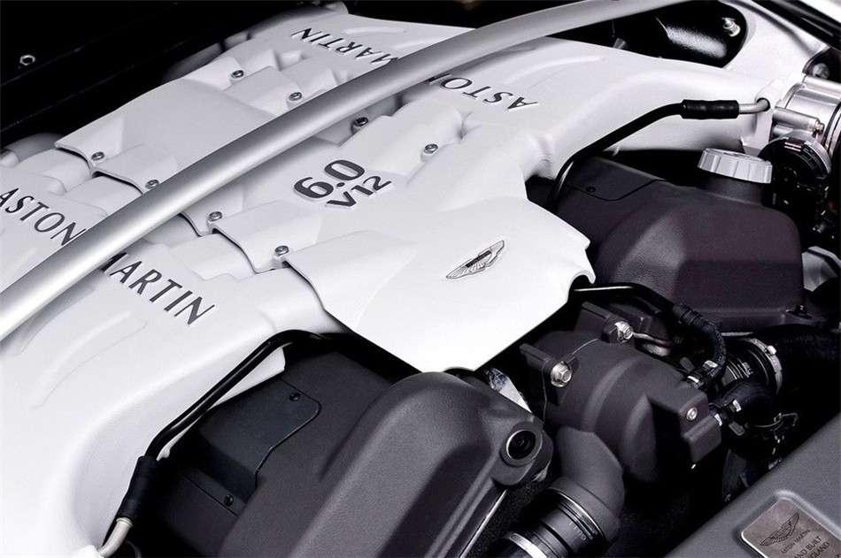 V12 Vantage 2012款 6.0L MT Roadster引擎底盘