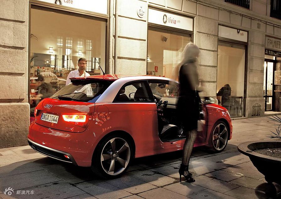奥迪A1官方图片