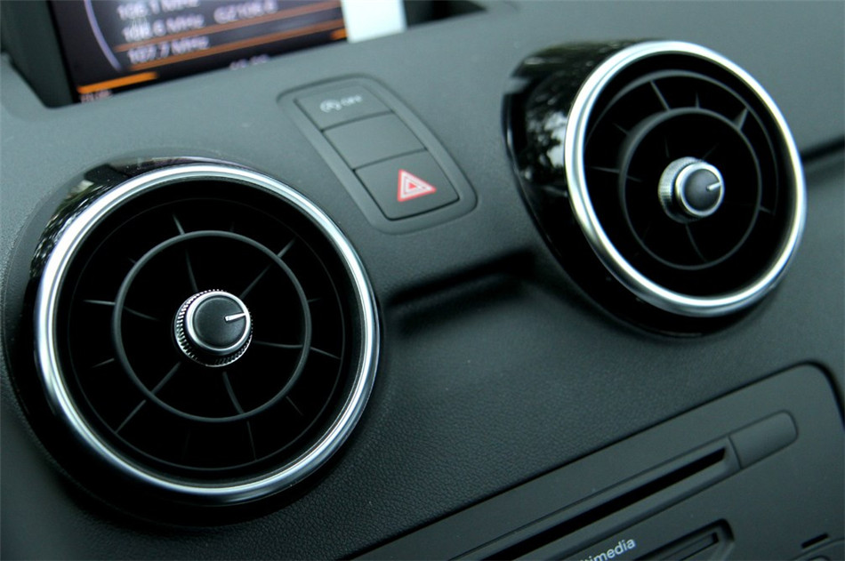 2013款 1.4T 双离合 30 TFSI Sportback Urban 内饰