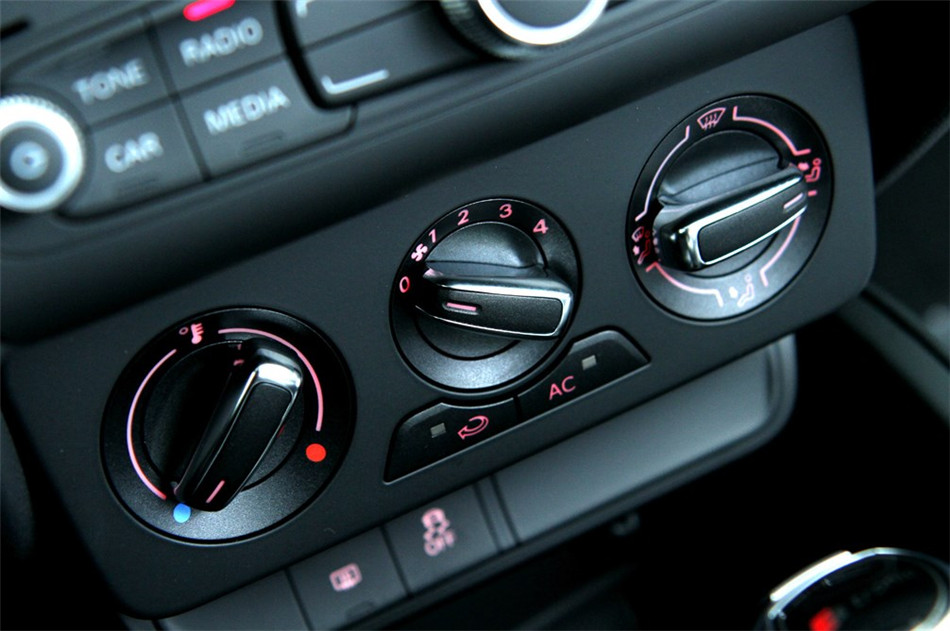 2013款 1.4T 双离合 30 TFSI Sportback Urban 内饰