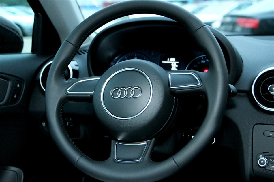 2013款 1.4T 双离合 30 TFSI Sportback Urban 内饰