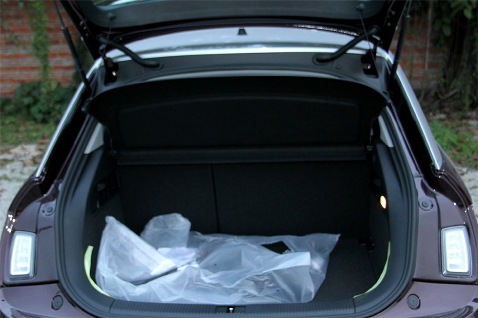 2013款 1.4T 双离合 30 TFSI Sportback Urban 座椅空间