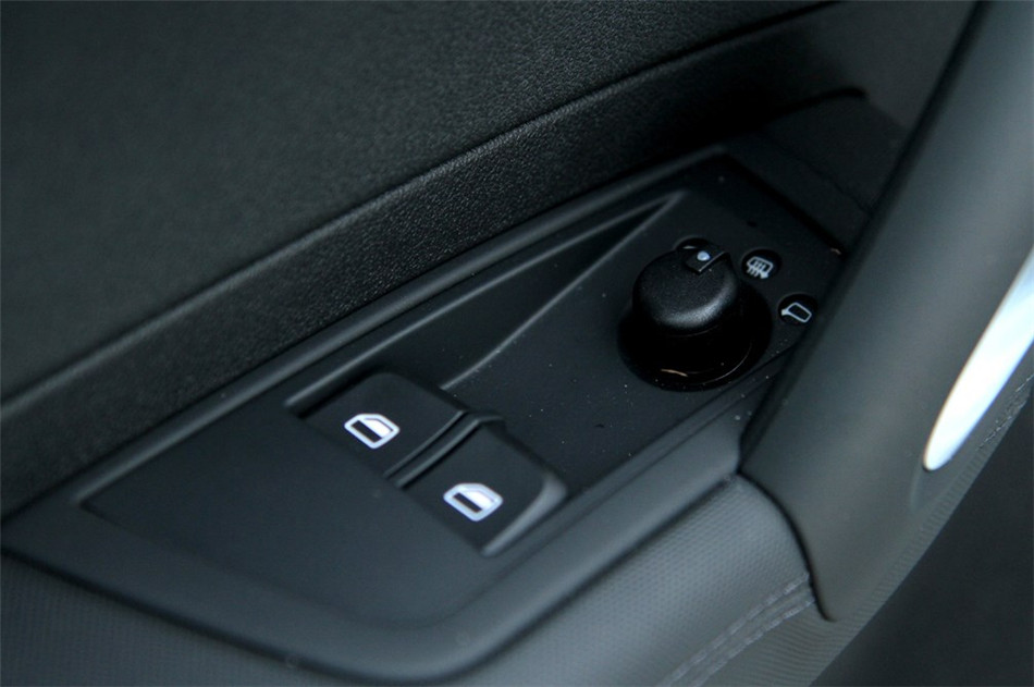 2013款 1.4T 双离合 30 TFSI Sportback Urban 座椅空间