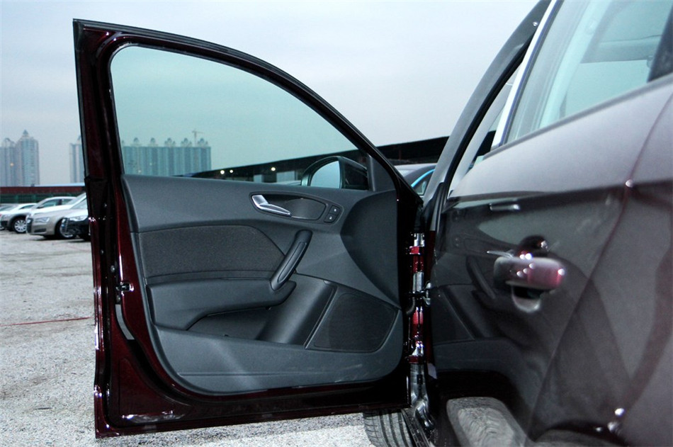 2013款 1.4T 双离合 30 TFSI Sportback Urban 座椅空间