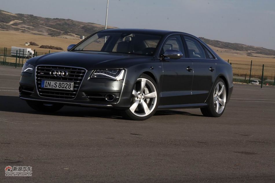 2012款奥迪S8外观