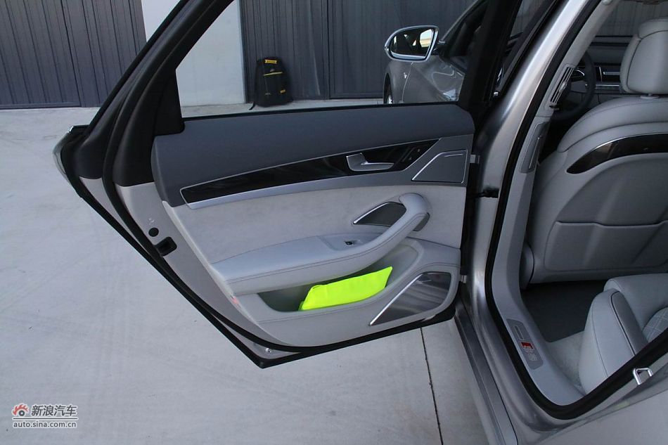 2012款奥迪S8内饰功能