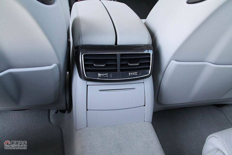 2012款奥迪S8内饰功能