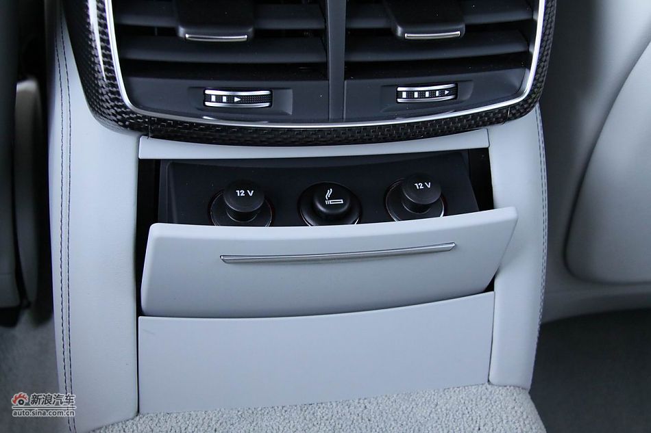 2012款奥迪S8内饰功能