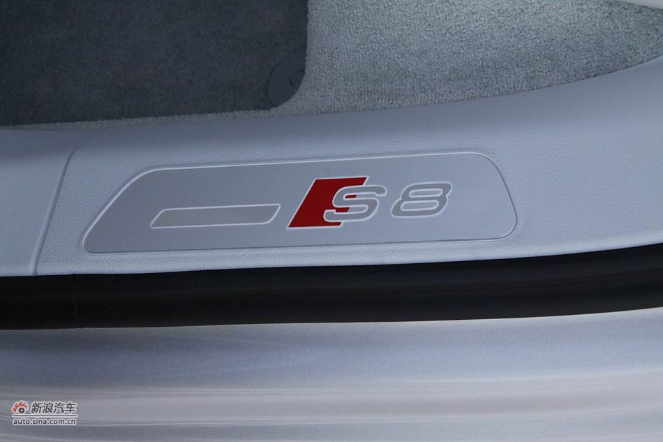 2012款奥迪S8内饰功能