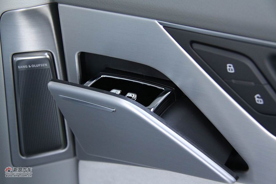 2012款奥迪S8内饰功能