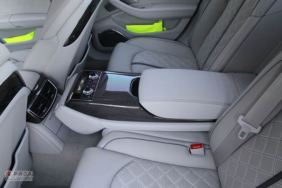 2012款奥迪S8内饰功能