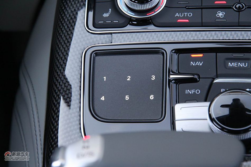 2012款奥迪S8内饰功能