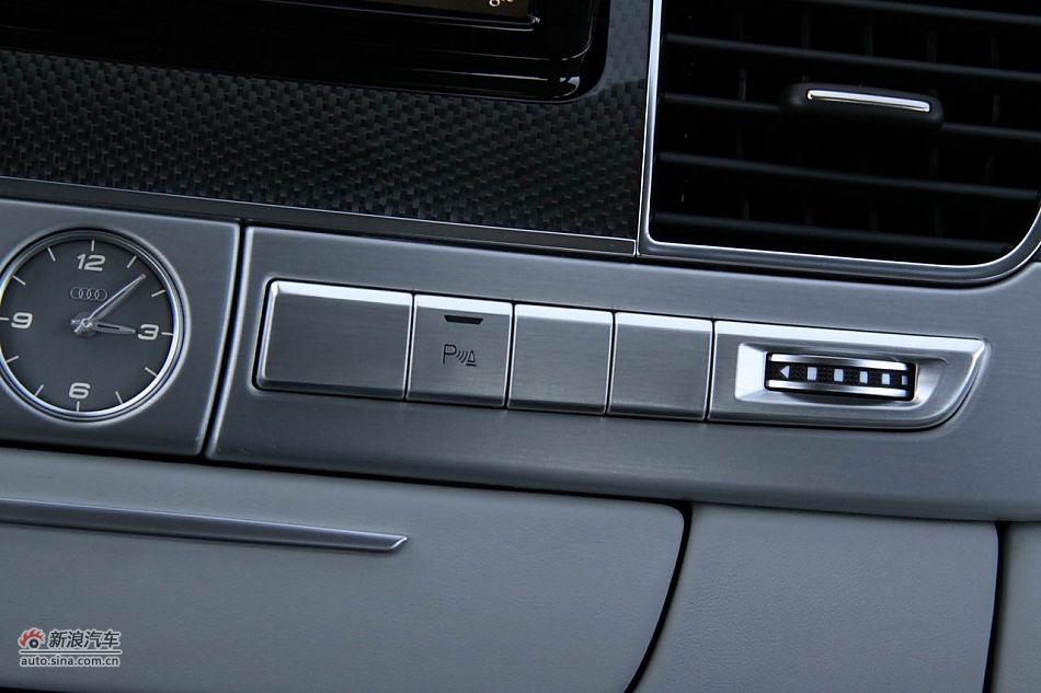 2012款奥迪S8内饰功能