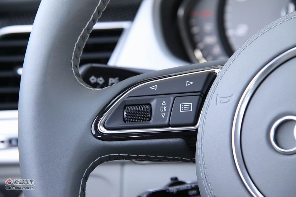 2012款奥迪S8内饰功能
