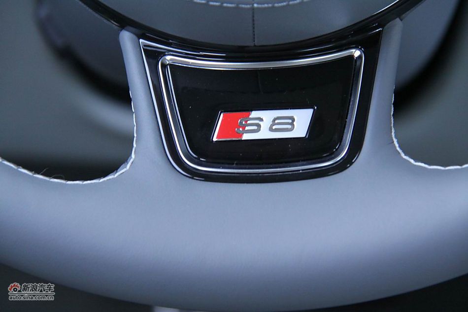 2012款奥迪S8内饰功能