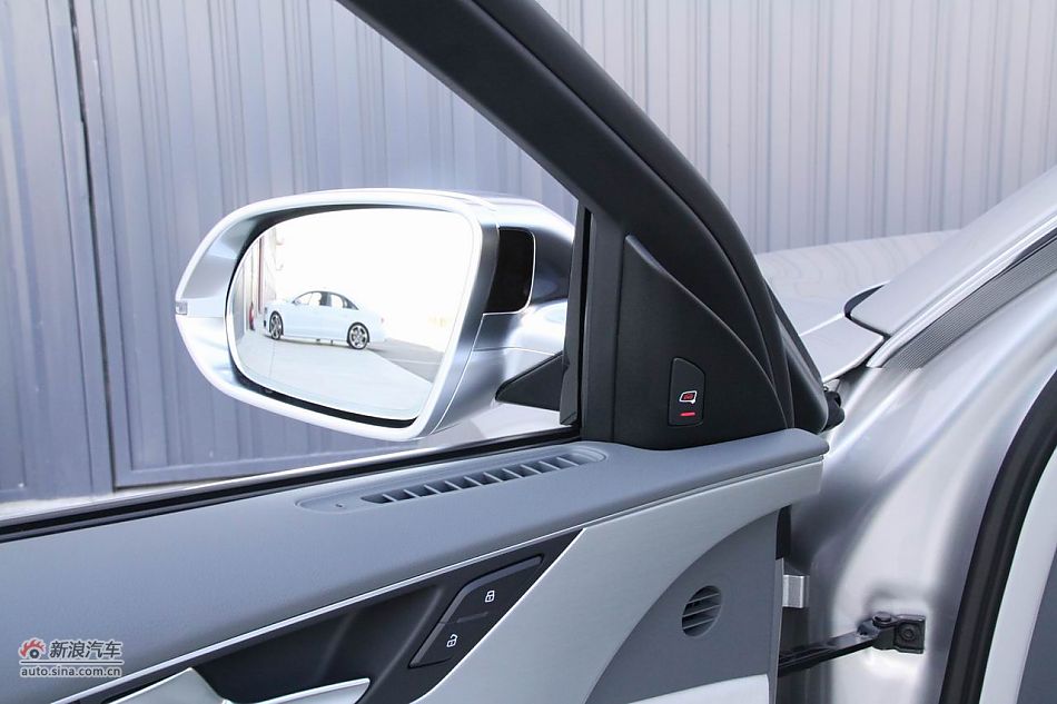 2012款奥迪S8内饰功能