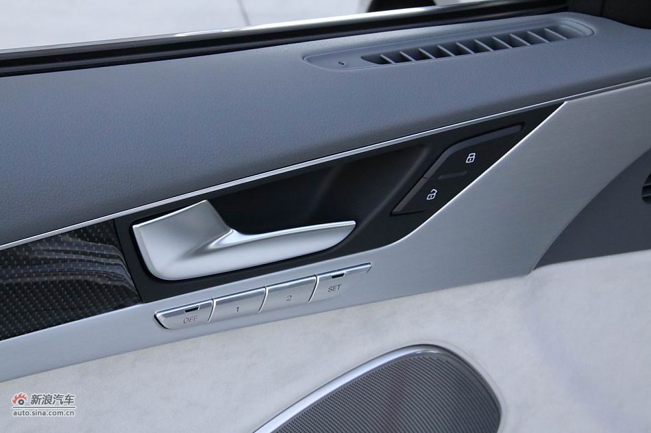 2012款奥迪S8内饰功能